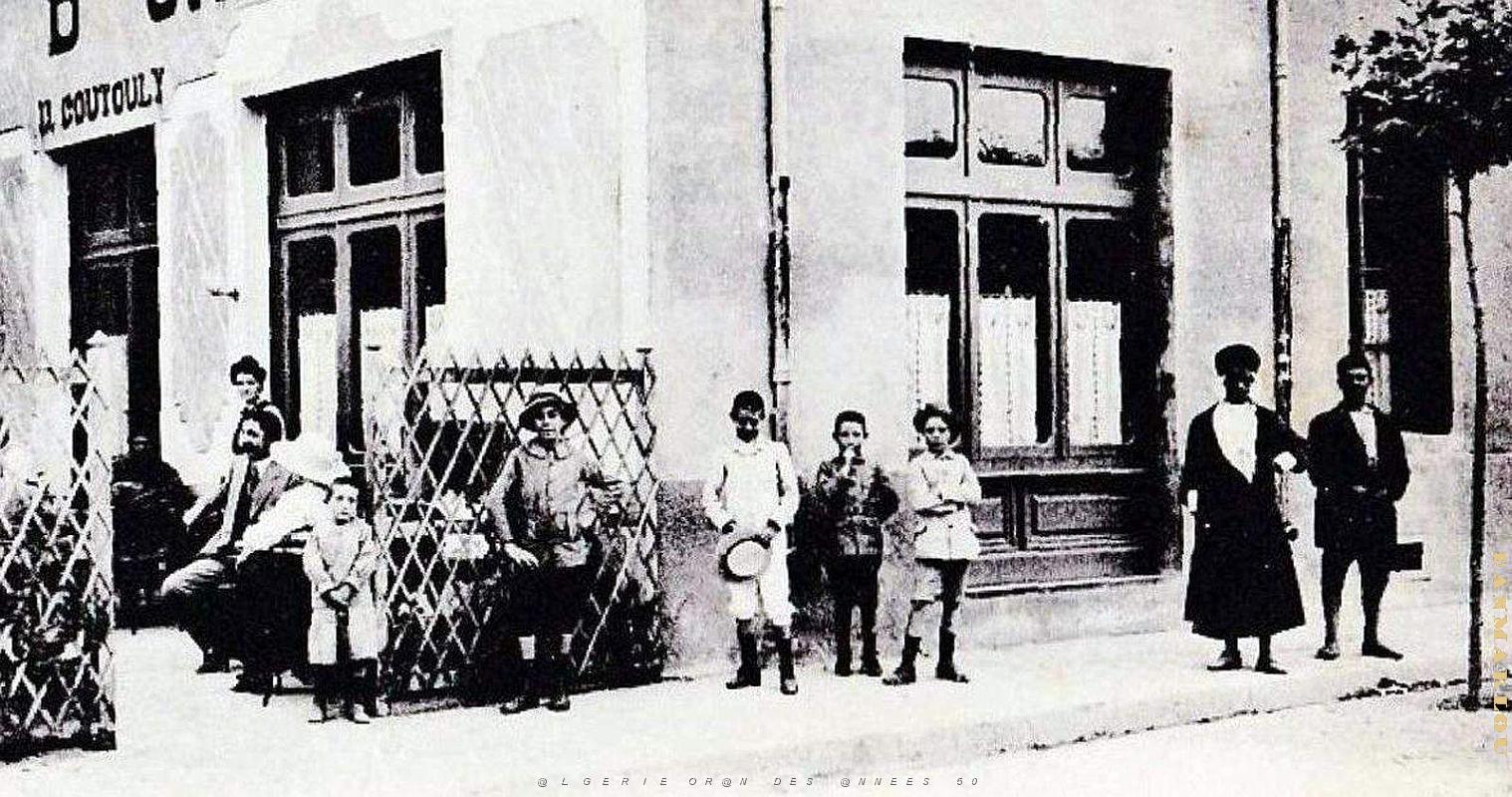 2501- Berrouaghia - Avenue de la Gare - Cafe d'Orient2 - 1918.jpg